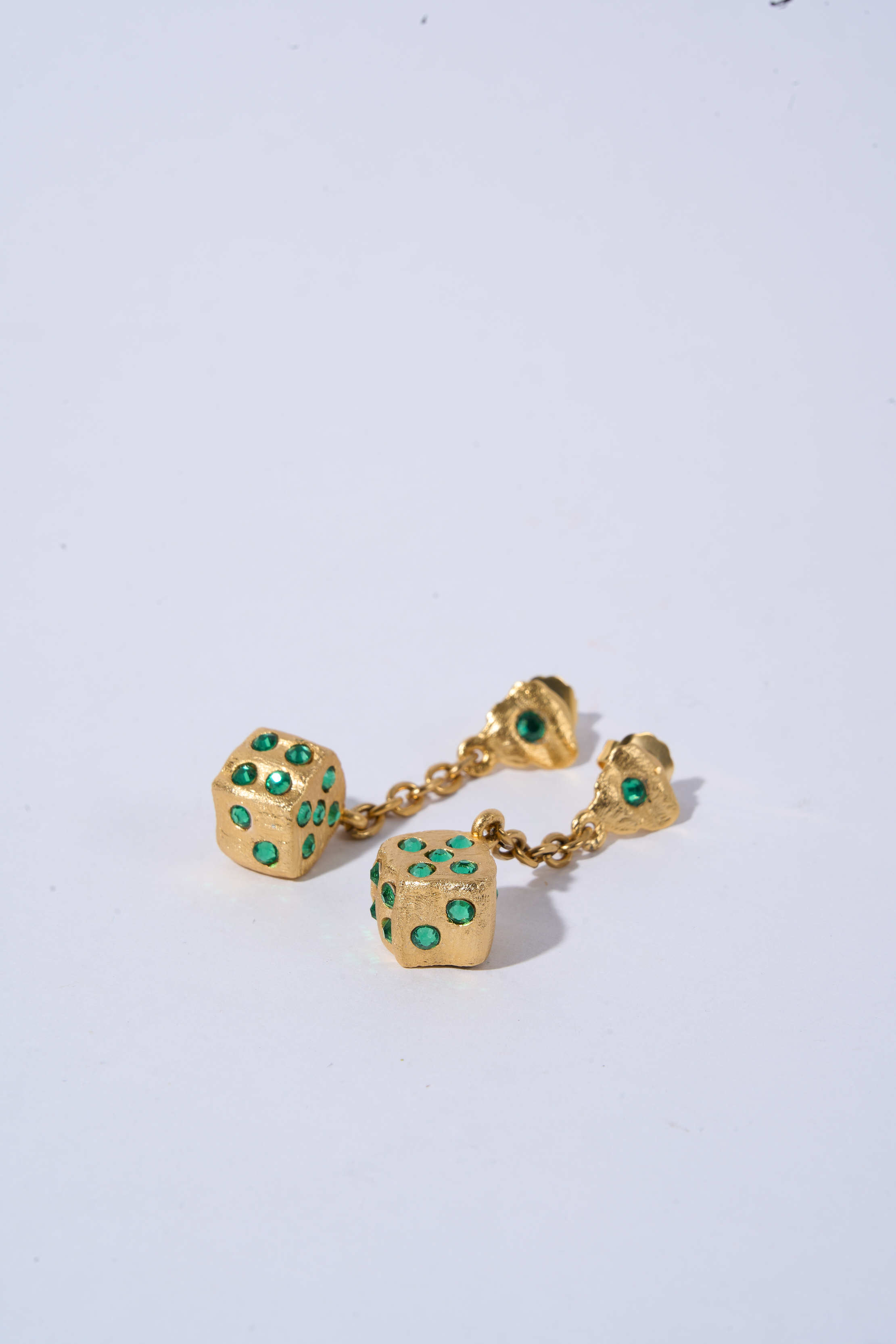 Aretes Topo Dado Dorado