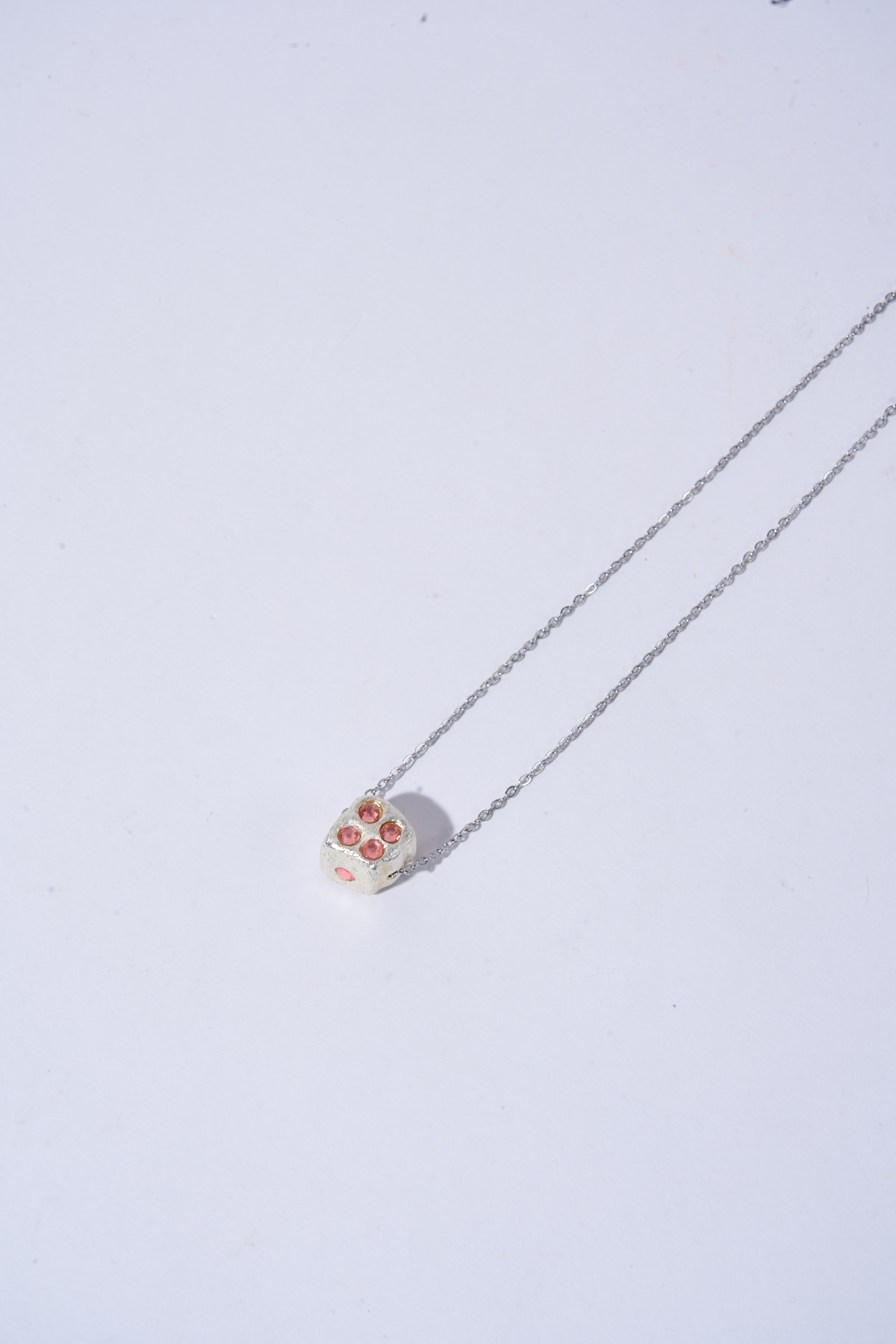 Collar Dado Plateado